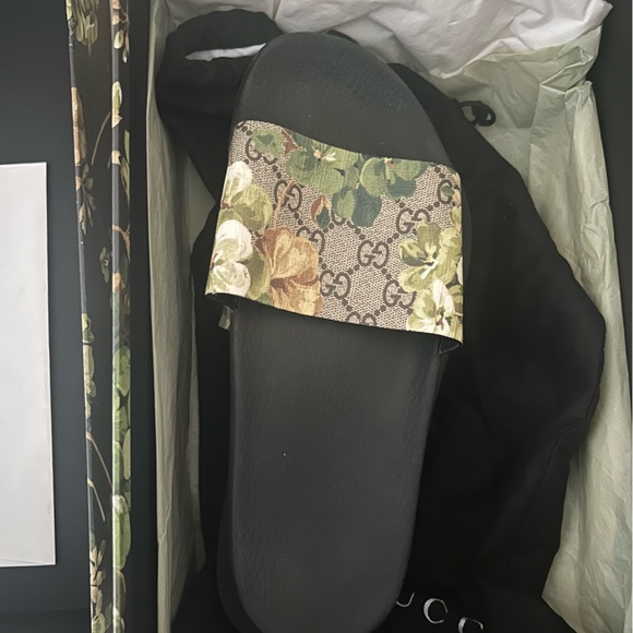 Sandals_&_Flip_Flops